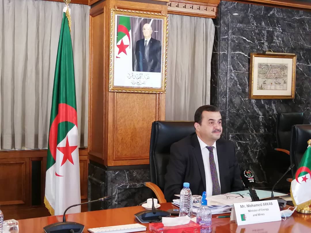 الجزائر تلتزم بالحفاظ على تخفيض إنتاجها النفطي إلى غاية جوان