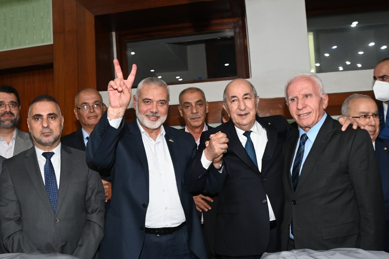 الفصائل الفلسطينية تنهي لقاءاتها بالاتفاق على وثيقة الوفاق الوطني لتحقيق المصالحة المقترحة من طرف الجزائر