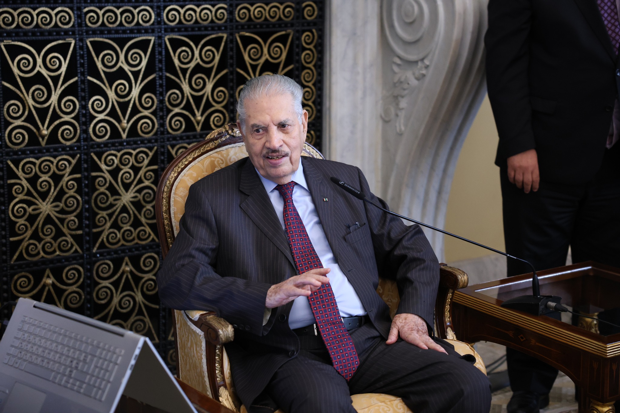 قوجيل يوجّه رسالة وداع