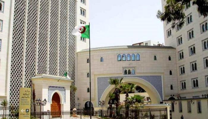 الجزائر تُمدد خفضها الطوعي في إنتاج النفط إلى ديسمبر 2024